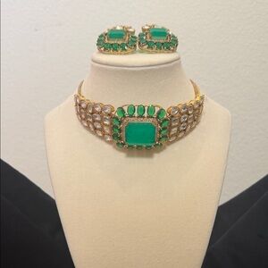 Elegant Emerald Green and Gold Choker Necklace and Earring Set